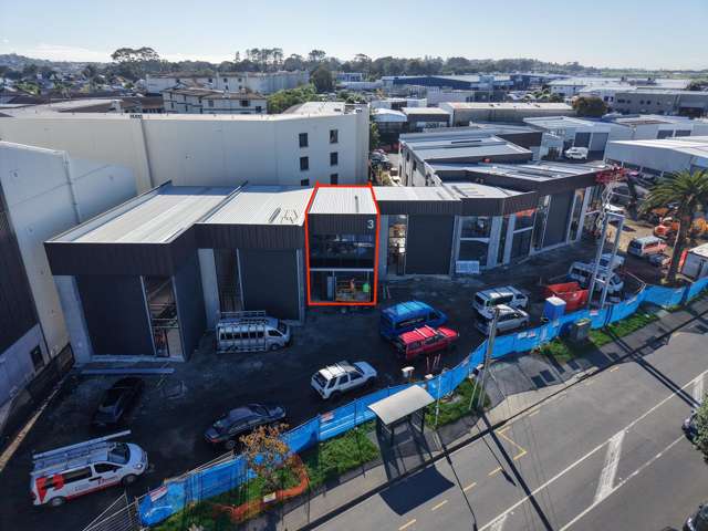 Brand new office/warehouse - Marua Road