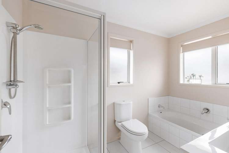 9 Barossa Way Brookfield_16