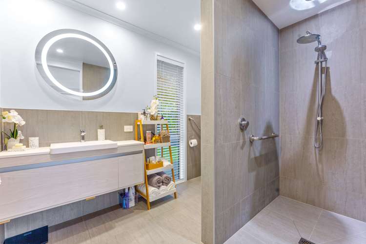 2 Lees Cove Karaka_16