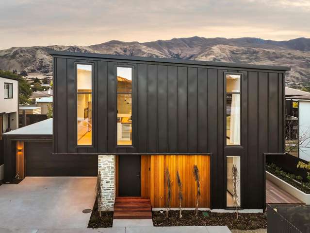 Effortless luxury with lake views