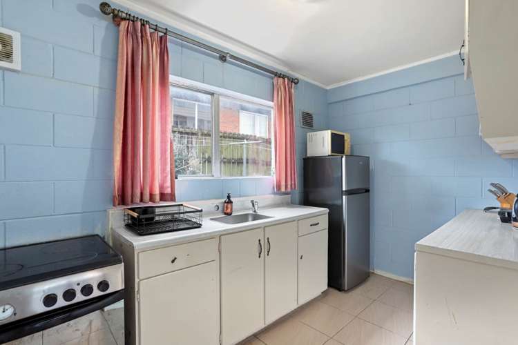 2/78 West Coast Road Glen Eden_4