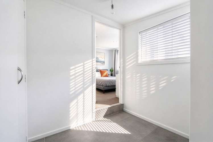 2/54 Lyons Avenue Murrays Bay_17