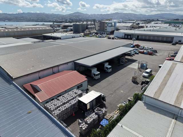 Functional Seaview warehouse with yard