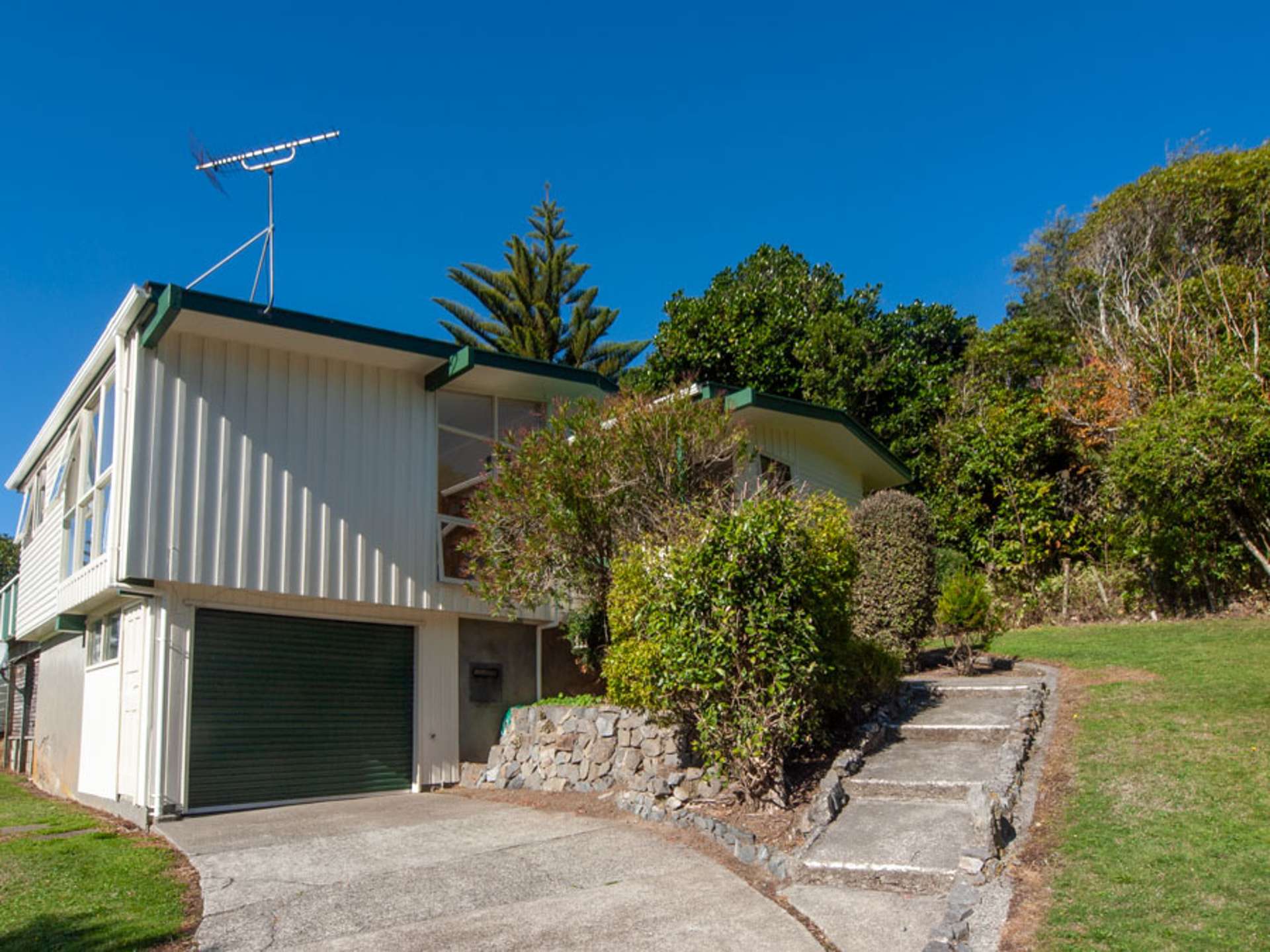 13 Chisbury Street Churton Park_0