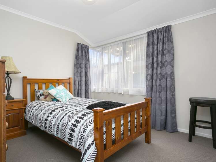 6 De La Mare Drive Leamington_10