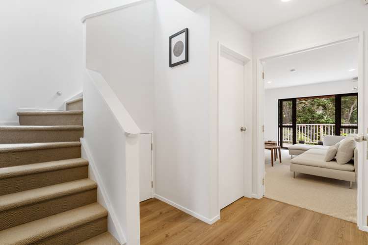 2/12 Herons Way Northcote_8