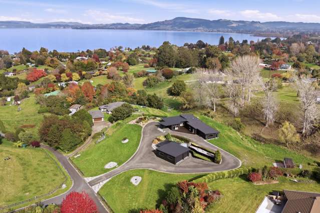 Luxury, Space & Spectacular Lake Views
