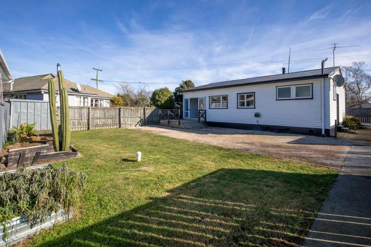 1266 Courtenay Road_0