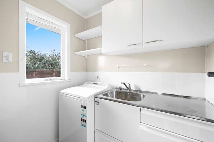 69 Resthill Crescent Glenview_16