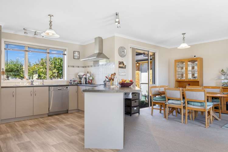 9 Magnolia Rise Waipahihi_11