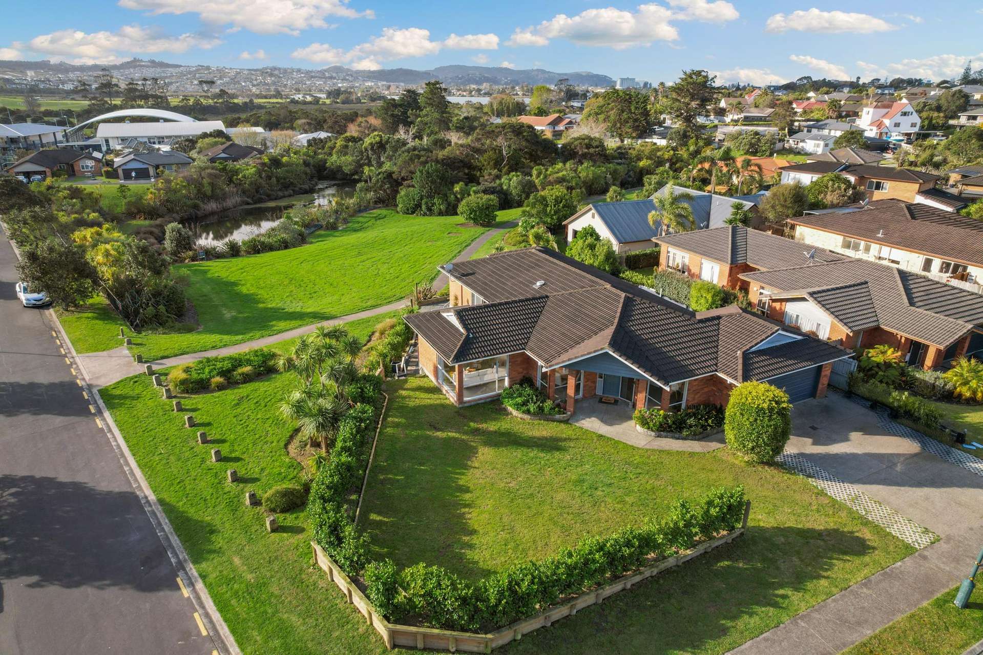 1 Neaptide Close Red Beach_0