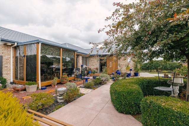 Parkside Living with Stunning Range Views