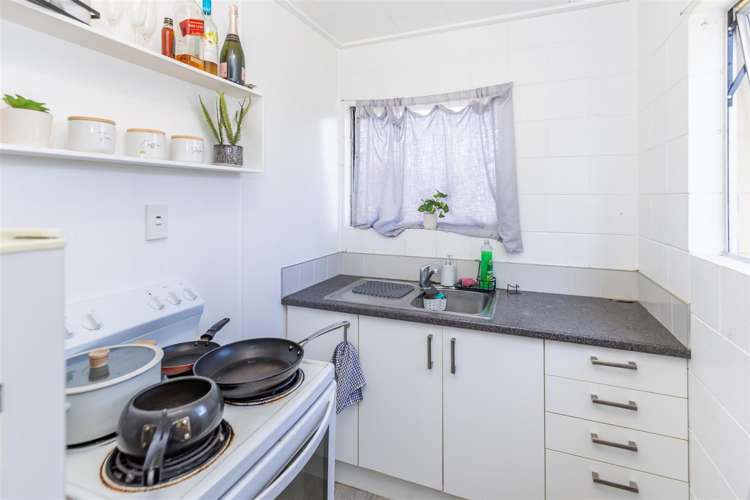 226 Old Farm Road Hamilton East_11