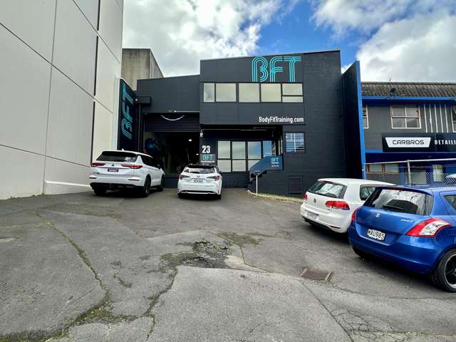 Versatile Grey Lynn standalone