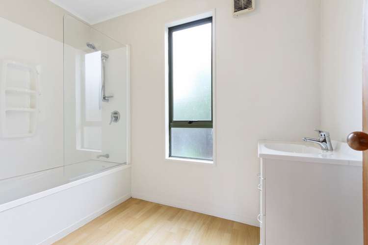 4 Skybird Place Glen Eden_11