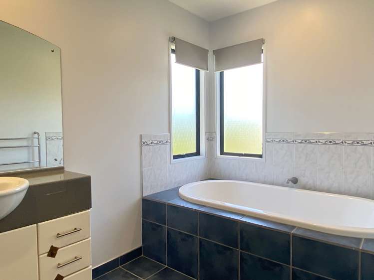 64 Lyons Avenue Murrays Bay_8