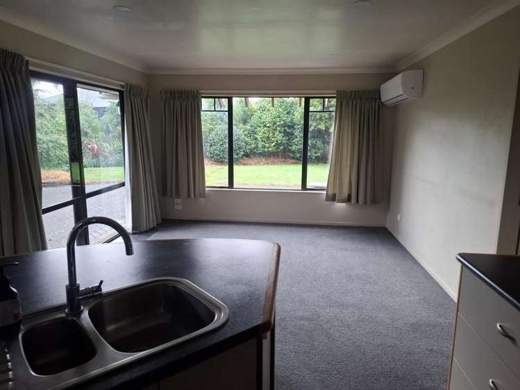 24 Oaklands Drive 11373_7