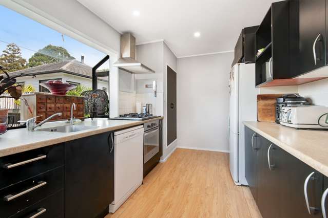 73 Gledstane Road Stanmore Bay_4