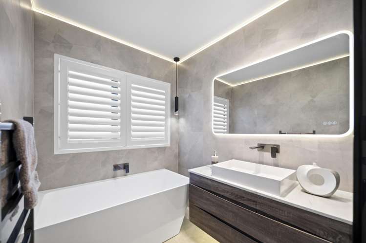 16 Norm Pellow Drive The Gardens_10