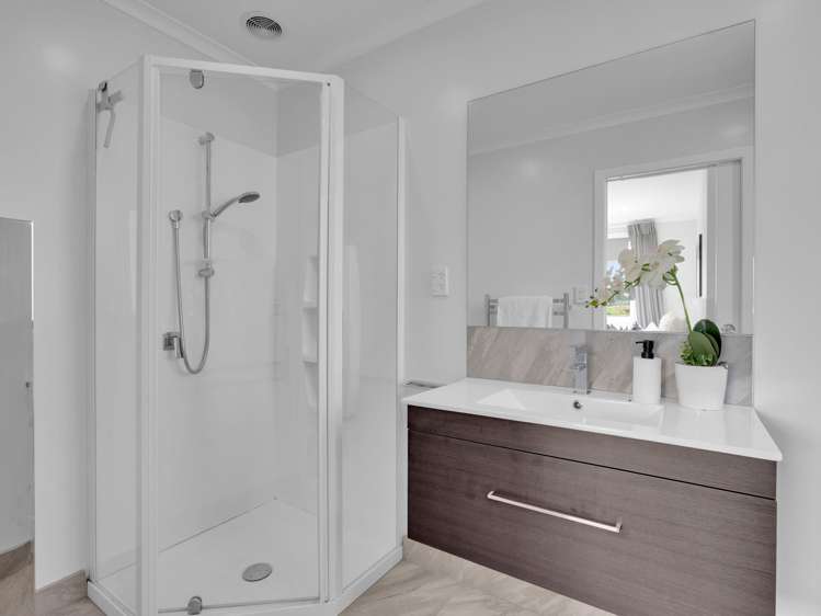 2/10 Bourn Heath Drive Rototuna North_15