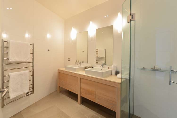 37 Russell Heights Russell_14