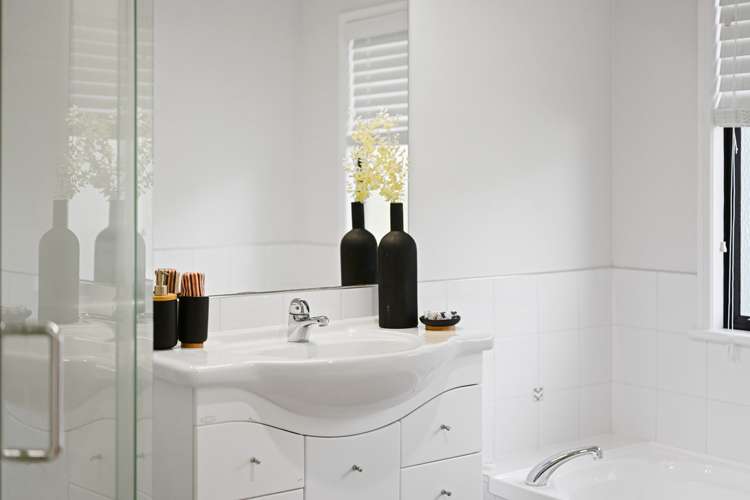 8 Takapu Place Huntington_16