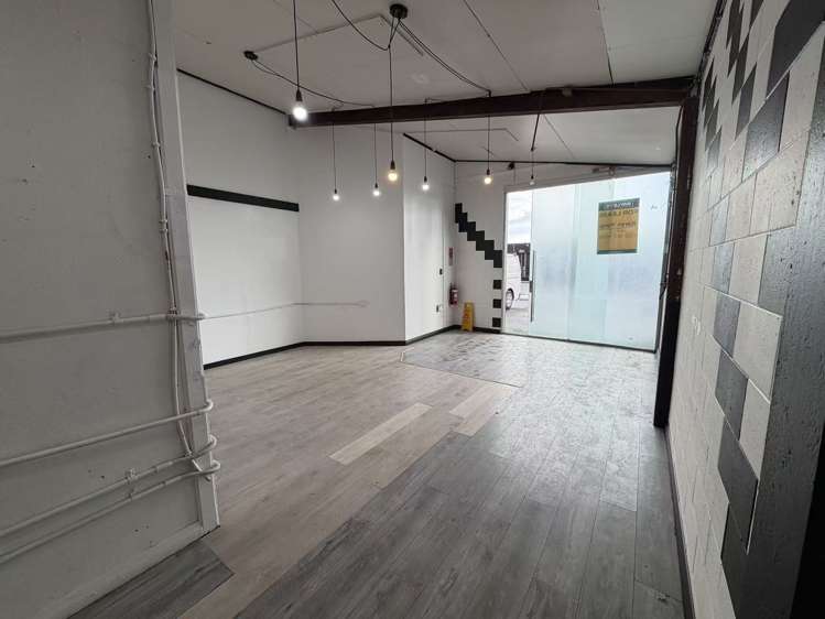 1 and 2/57 Carr Road Mt Roskill_9