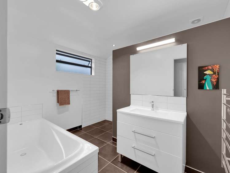 48 Wiltshire Drive Huntington_34