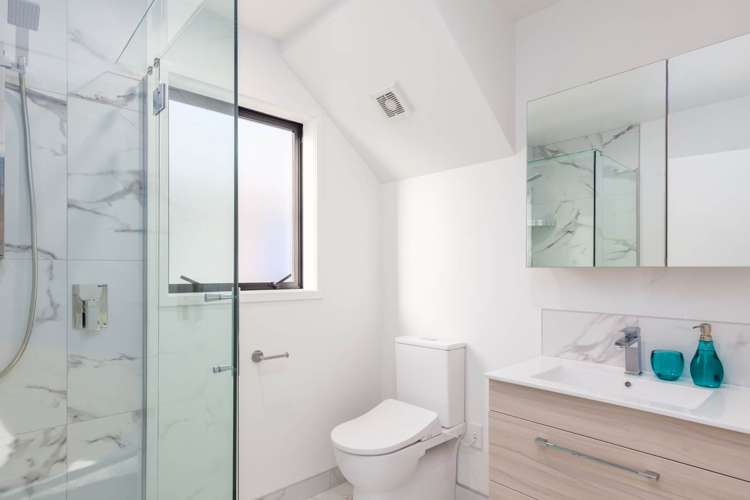 2/10 Yeovil Road Te Atatu Peninsula_5