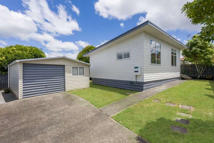 65 Fairclough Road Beach Haven_12