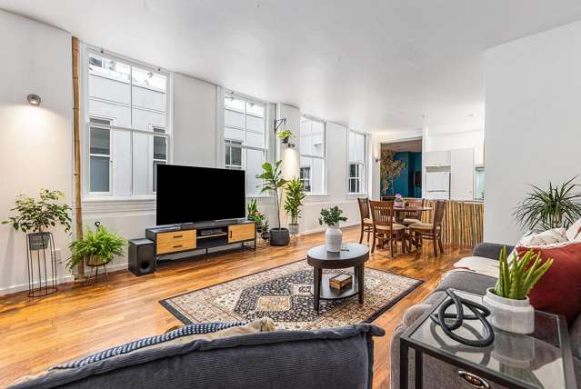 Central Auckland 2BR Gem with Balcony