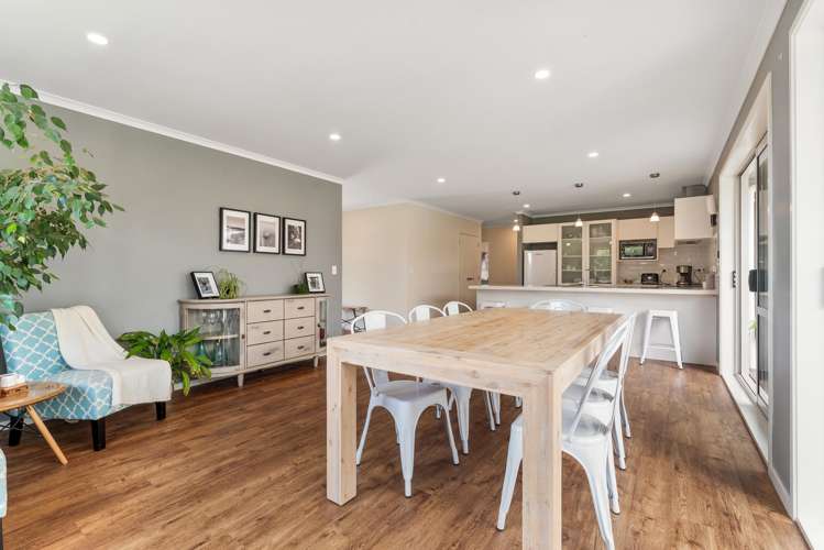 17 Ruth Craig Place Stanmore Bay_7