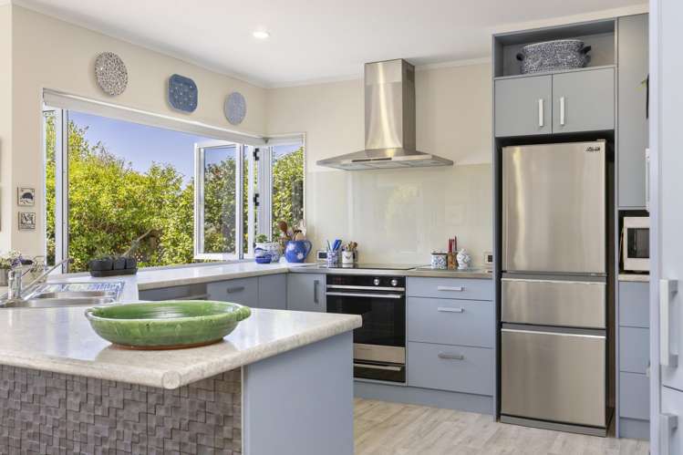 14 Robinson Terrace Rangatira Park_3