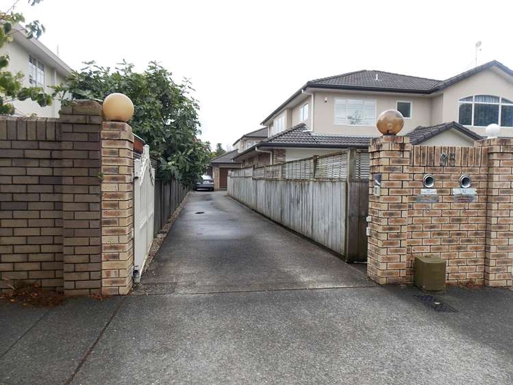 95b The Drive Epsom_13