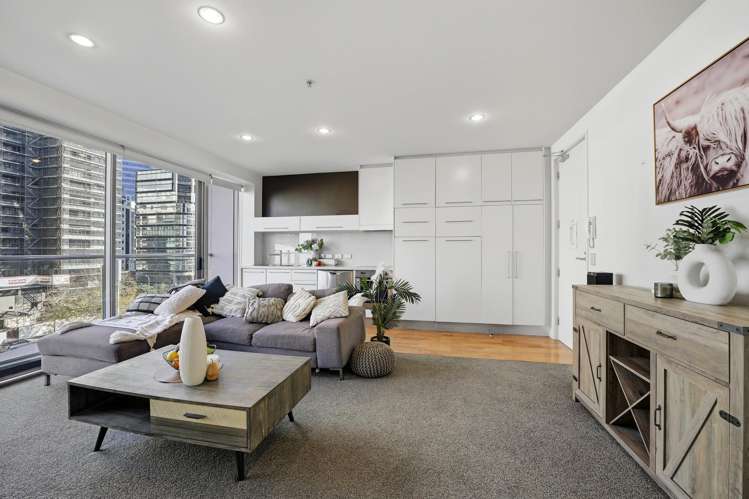 2/602 Beach Road_5