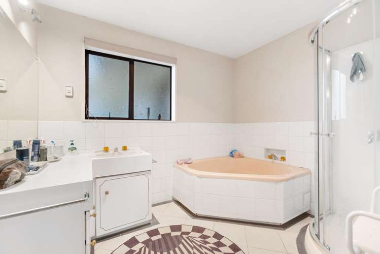 16 Lagoon Avenue Albert Town_15