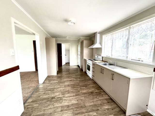 82 Meadowbank Crescent 1065_1