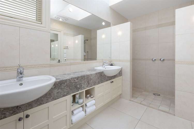 49 Lexington Place Shirley_18