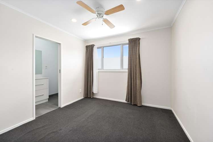 129 Riverpark Crescent Henderson_33