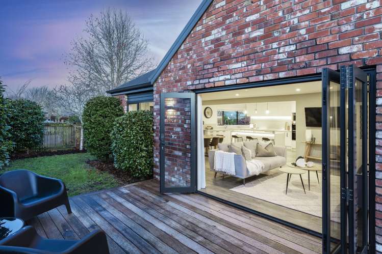 54 Regency Crescent Redwood_31