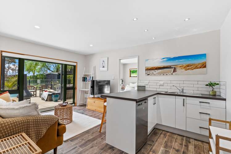 7 Attwood Road Paremoremo_13