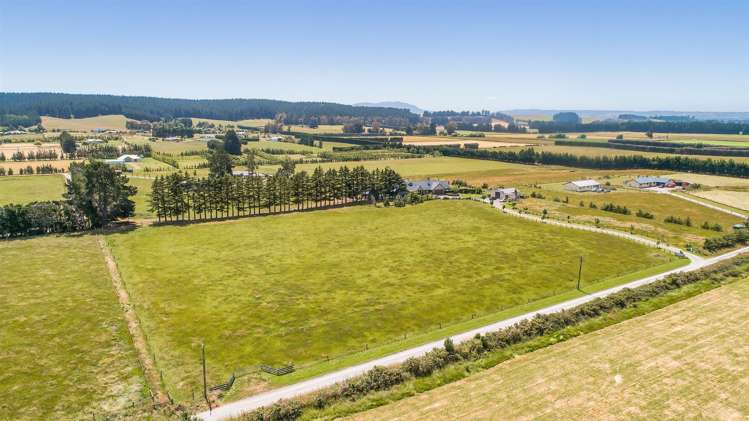 86 Davis Road Cust_23