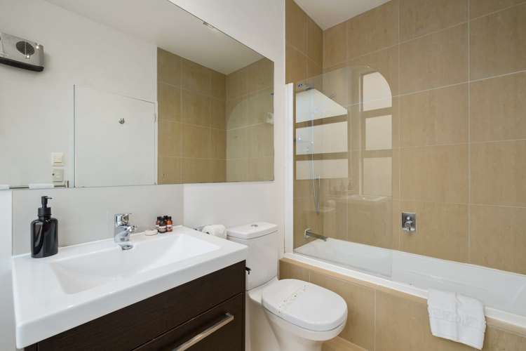 1/11 Gum Lane Queenstown_9