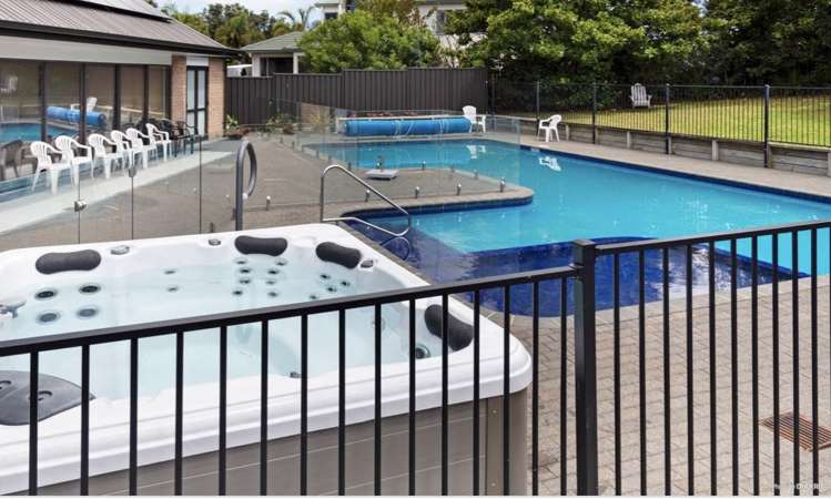 327 Hobsonville Road Hobsonville_1