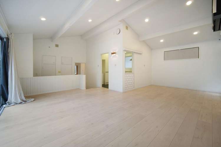 200 Godley Road 11422_4