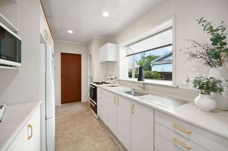 15 Bains Avenue Hamilton East_11
