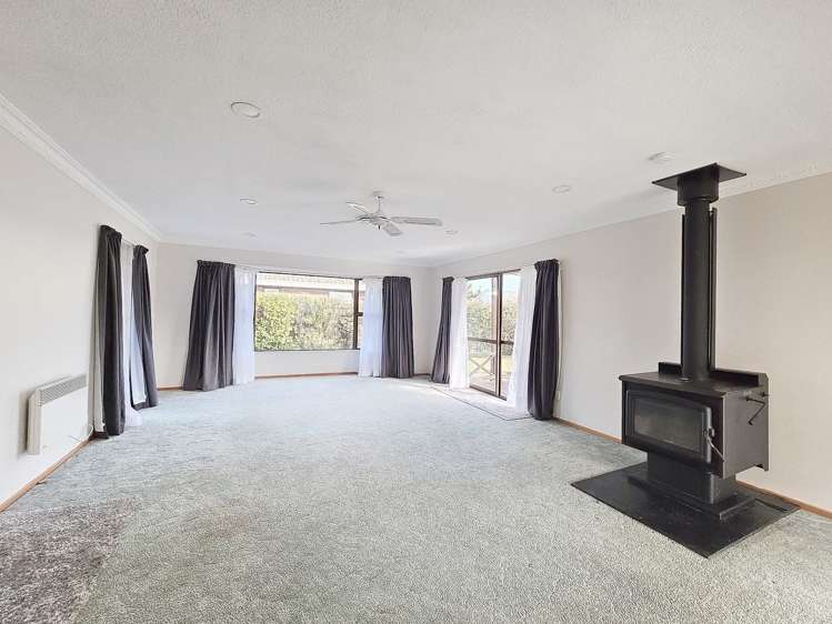 18 Regency Crescent Redwood_3