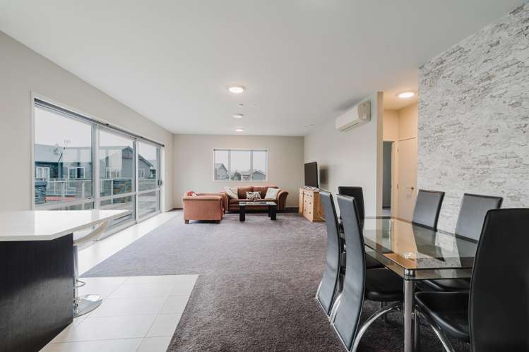 19/111 Thomas Road_3