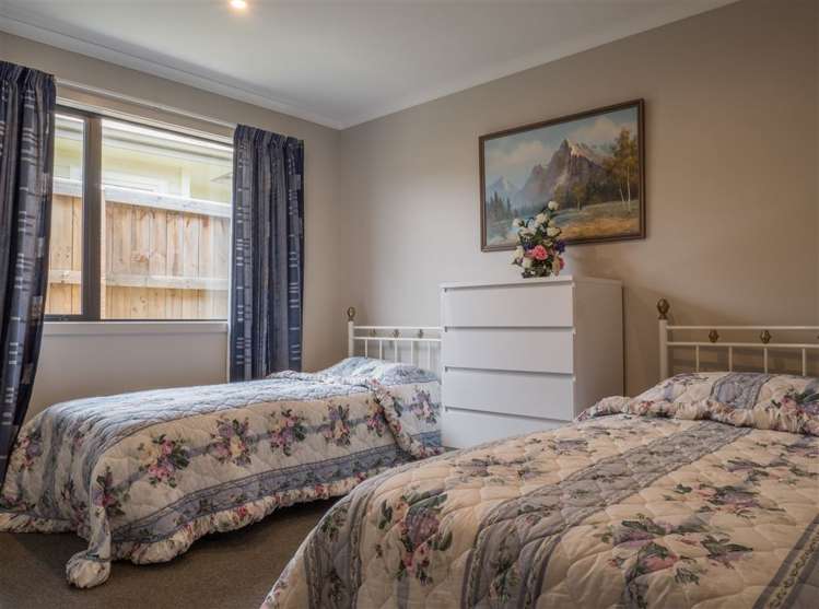 49 Fairose Drive Richmond_13