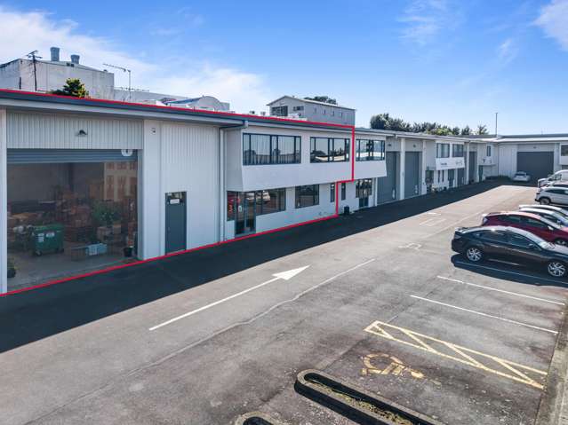 Quality office/warehouse unit